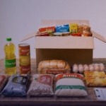 Cesta básica do Gotas de Orvalho com arroz, feijão, óleo, macarrão e outros itens